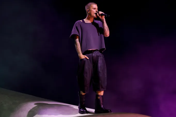 justin-bieber-coachella-2026-billboard-1800_d1e2c3 Justin Bieber Coachella Performance Sparks Debate: Minimalist Genius or Underwhelming Show?