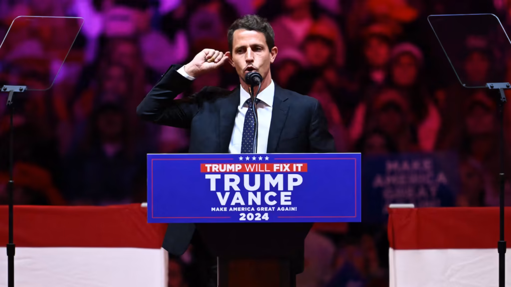 YHR6RYXREZBDLFFSBW4DY2JJKY-1024x576 Chelsea Handler Roasts Tony Hinchcliffe During Netflix’s Kevin Hart Special