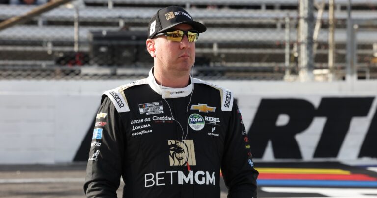 number-eight-team-member-scolds-kyle-busch-over-poor-tire-management-after-latest-issue-at-phoenix-768x403 News24buzz-The Pulse of the Internet: Viral News & Trending Stories.
