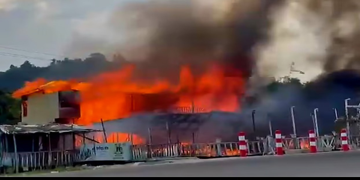 Six Tourists Killed in Inani Resort Fire in Cox’s Bazar, Seven Missing